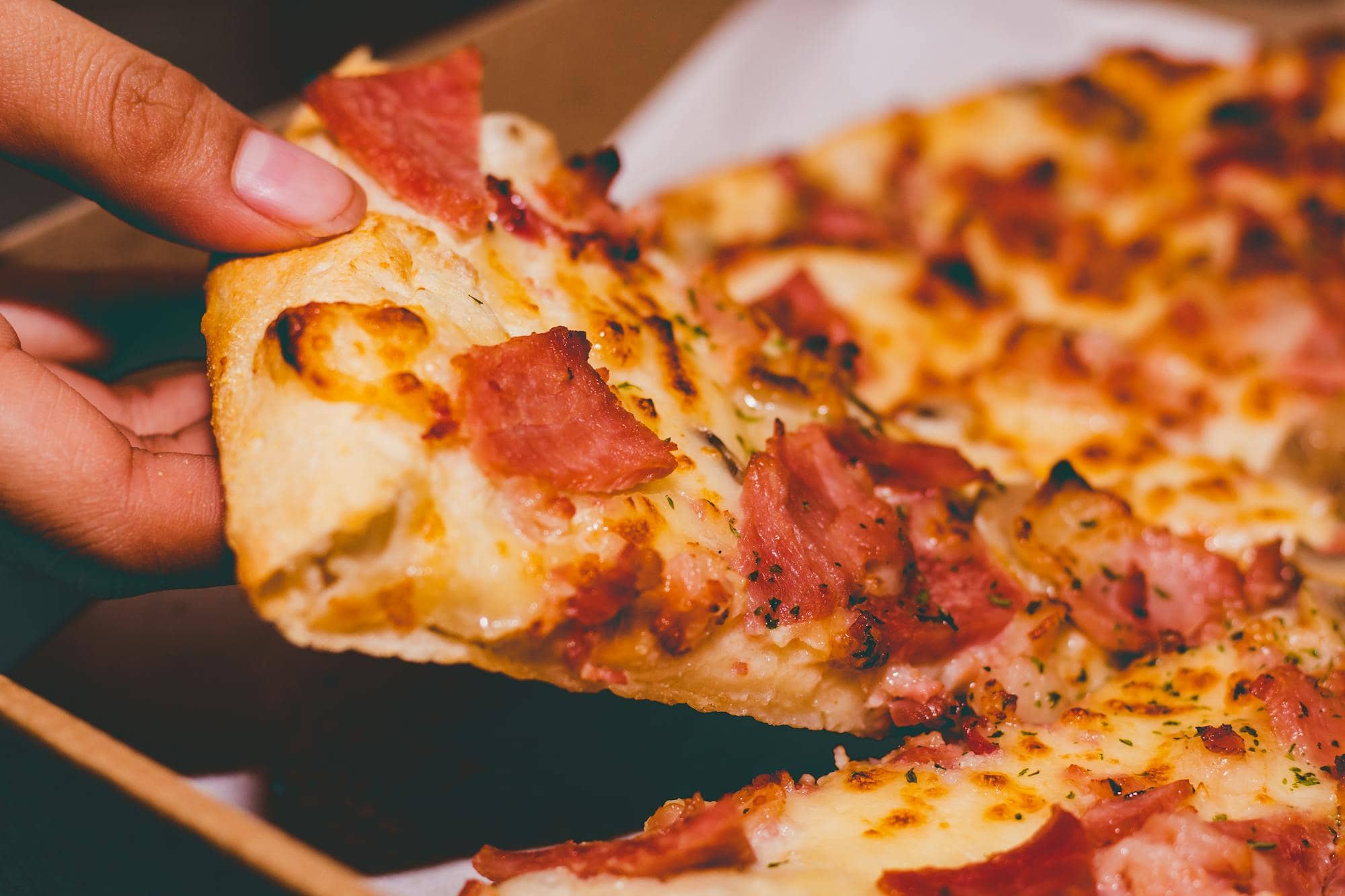 Grabbing a slice at the Bitcoin Pizza Day meetup